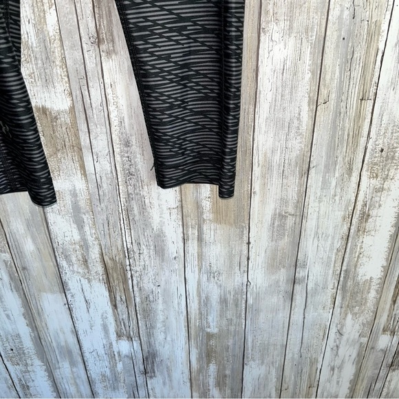 Under Armor Black Printed Compression Leggings - Picture 3 of 6